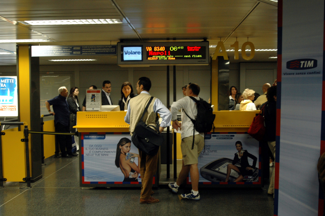 Per prendere l’aereo non servirà più la carta d’identità: cosa cambia con le nuove regole e per chi
