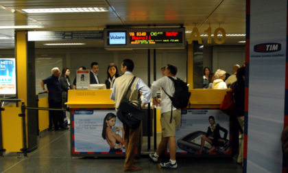 Per prendere l'aereo non servirà più la carta d'identità: cosa cambia con le nuove regole e per chi
