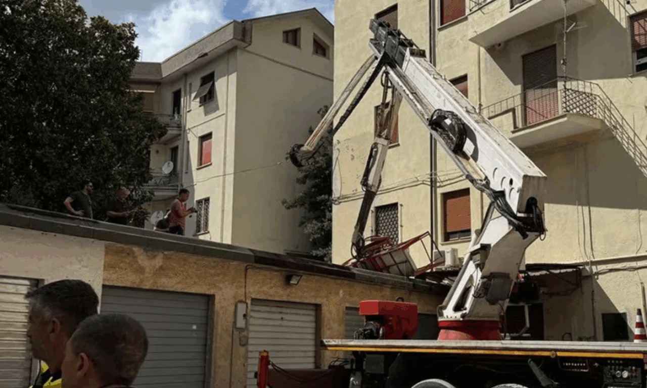 Incidenti sul lavoro: tre operai morti per una caduta dall’alto. Tre feriti nel crollo di un solaio