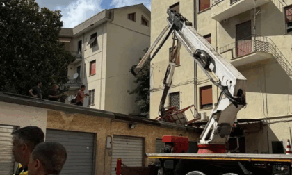 Incidenti sul lavoro: tre operai morti per una caduta dall'alto. Tre feriti nel crollo di un solaio