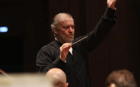 Bufera politica sul concerto di Gergiev alla Reggia di Caserta. Giuli: “L’arte è libera, ma c’è rischio propaganda”