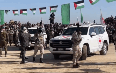 Hamas: “Pronti a un accordo e al rilascio degli ostaggi”. Ma per Netanyahu “è l’ennesimo trucco”