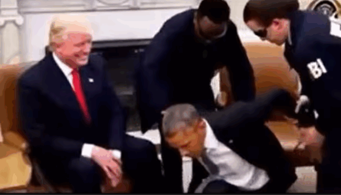 Trump pubblica un video fake in cui Obama viene arrestato (mentre lui se la ride)