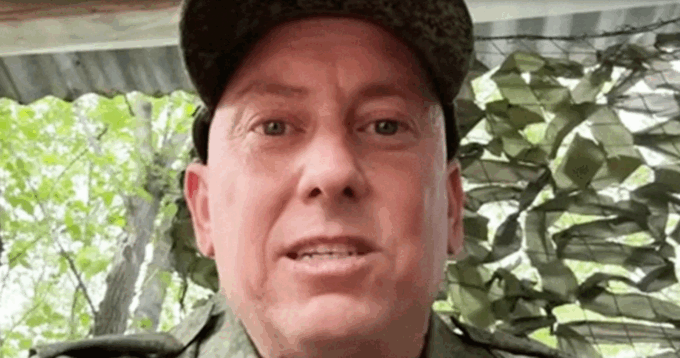Scappa dagli Usa per sfuggire all'ideologia "woke" e si ritrova a combattere con l'esercito di Putin