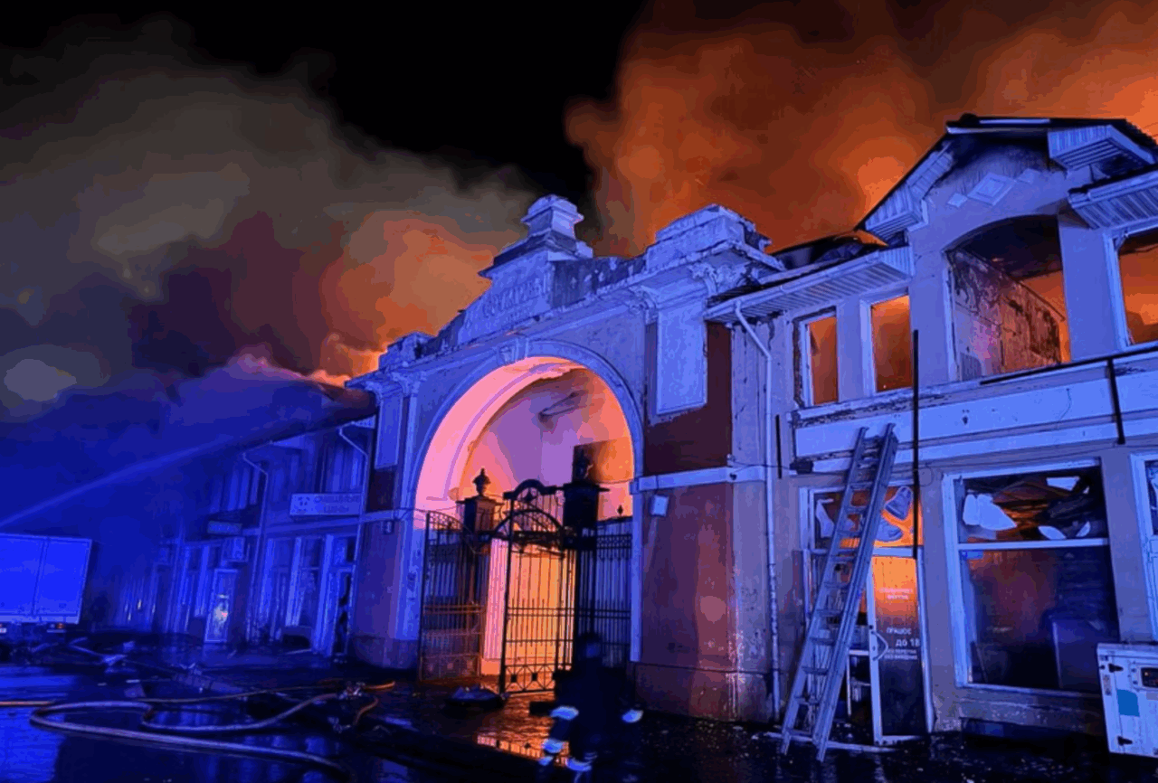 Bombardata Odessa, distrutto lo storico mercato. Kiev risponde con un raid a Sochi: due morti