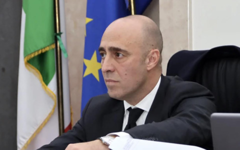 Taranto, il sindaco assediato dagli ambientalisti anti-Ilva si dimette dopo un mese