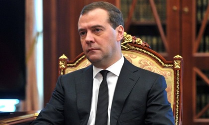 Trump non fa paura alla Russia. Medvedev: "Gioca, ma rischia la guerra contro gli Usa"