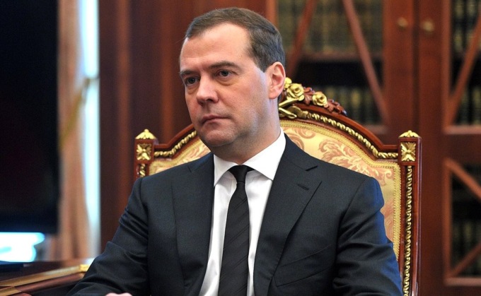 Trump non fa paura alla Russia. Medvedev: "Gioca, ma rischia la guerra contro gli Usa"