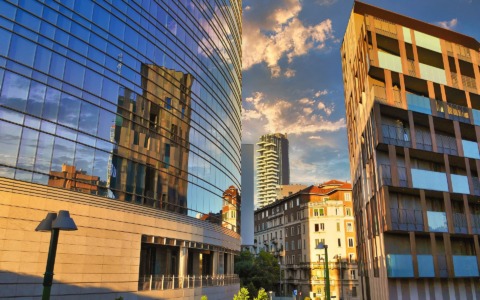 Milano-gate, il “metodo delle varianti”: “Grattacieli di 20 piani invece che palazzine basse con una semplice autocertificazione”