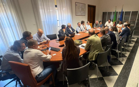 Cessione Carrefour: “Chiarire il piano di riorganizzazione per i 24.000 lavoratori”