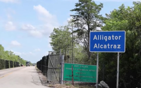 C’è un altro italiano ad Alligator Alcatraz