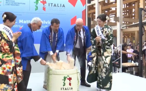 “Salvini San” tra campane e botti di sakè: “L’Italia batta il Giappone sul ponte a campata unica più lungo”