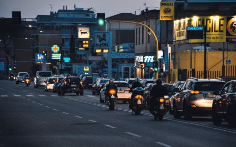 Automotive in Italia 2024: mercato stagnante, male la transizione energetica