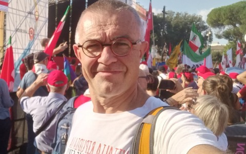 Don Capovilla bloccato in aeroporto a Tel Aviv ed espulso da Israele: “Sto bene, ma servono sanzioni”