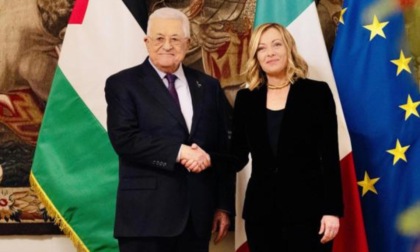 Meloni sente Abu Mazen: "Inaccettabile quanto accade a Gaza". 300mila bambini a rischio malnutrizione acuta