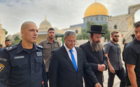 Ben-Gvir guida una preghiera sulla Spianata delle Moschee. Anp: “Superata la linea rossa”