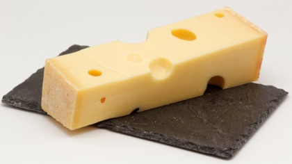 Formaggio emmental ritirato dai supermercati: prodotto e lotti richiamati