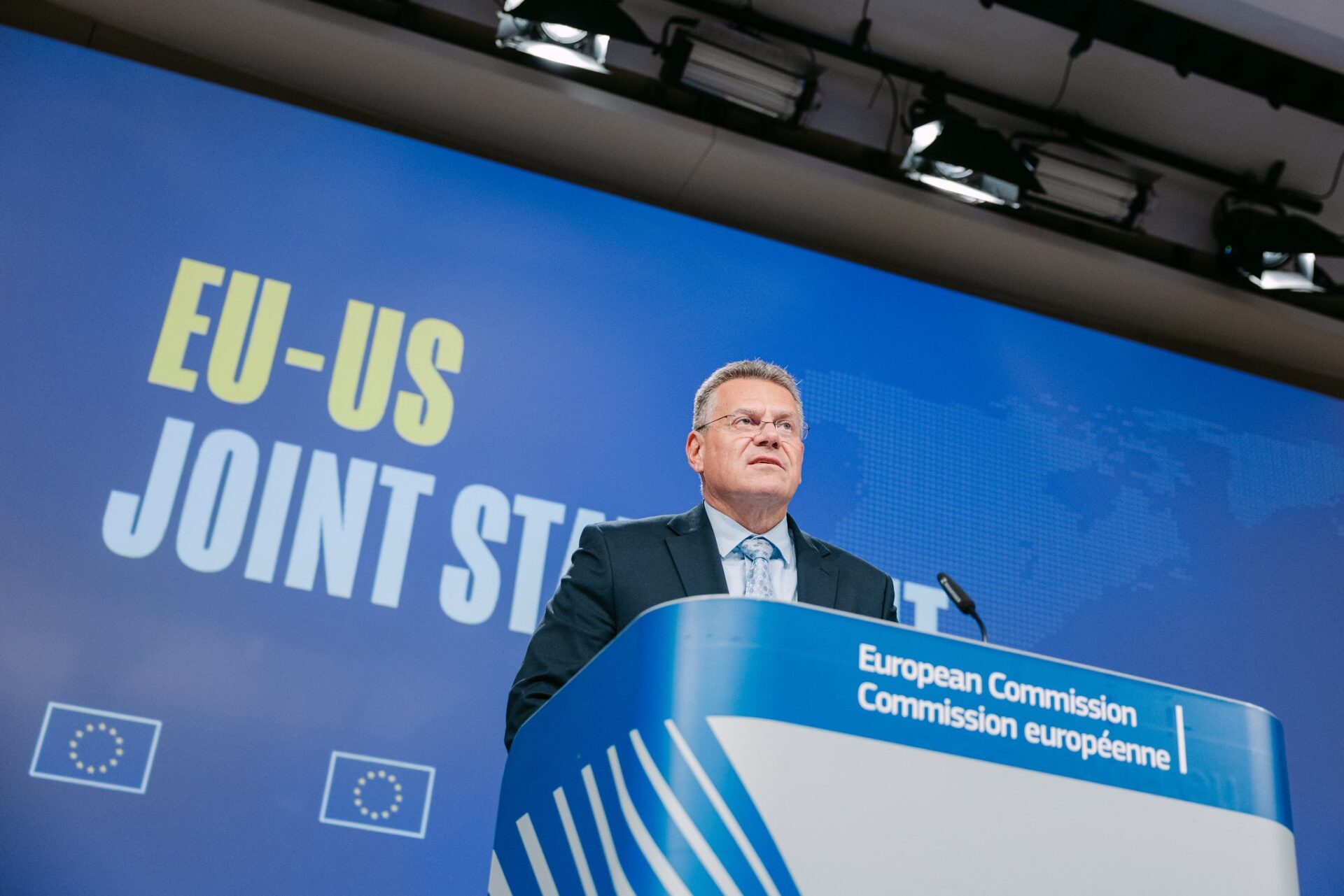 Auto europee, dazi Usa giù al 15%: Bruxelles formalizza l’intesa con Washington