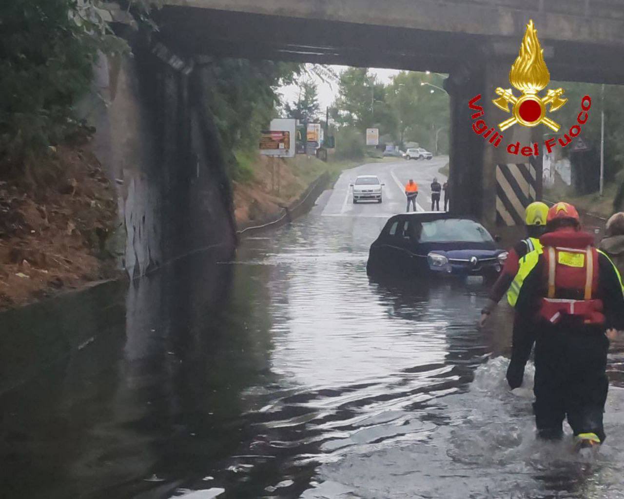 Il fiume di grandine di ieri nel Milanese. Sarà un weekend ancora di tempo incerto
