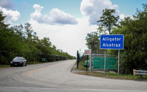 Chiude il carcere per immigrati Alligator Alcatraz in Florida (il motivo è sorprendente)
