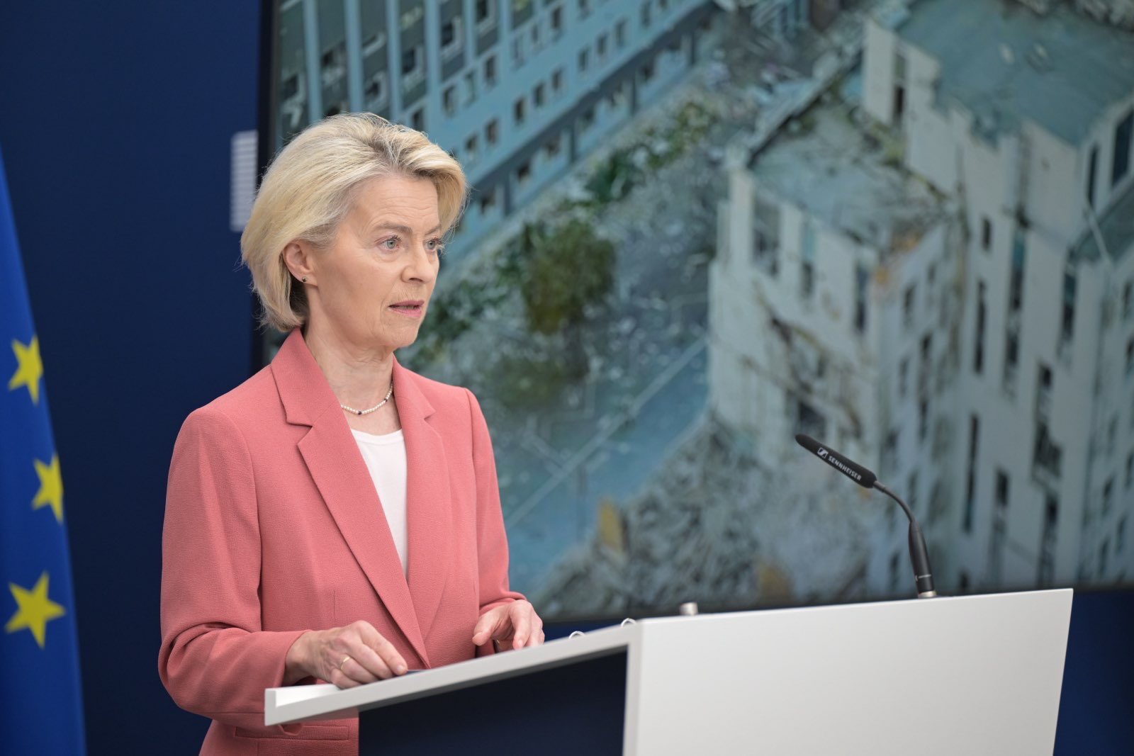 Von der Leyen sente Trump e Zelensky: "Putin deve negoziare"