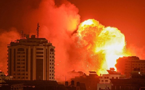 Israele intensifica gli attacchi a Gaza: un milione di palestinesi in fuga