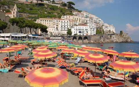 Meritocrazia Italia: su prezzi, concessioni e accesso alle spiagge servono fatti
