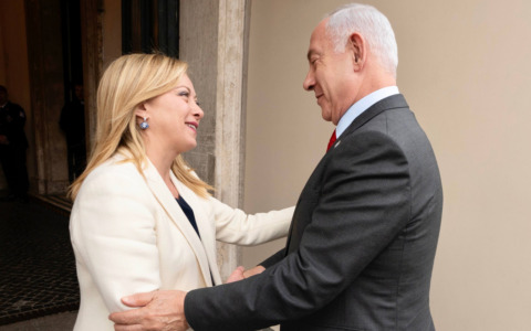Meloni si allontana sempre più da Israele e firma l’appello con altri 27 Paesi per fare entrare aiuti a Gaza
