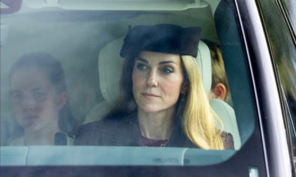 Nuovo look per la principessa Kate Middleton, ora sfoggia una chioma biondo miele