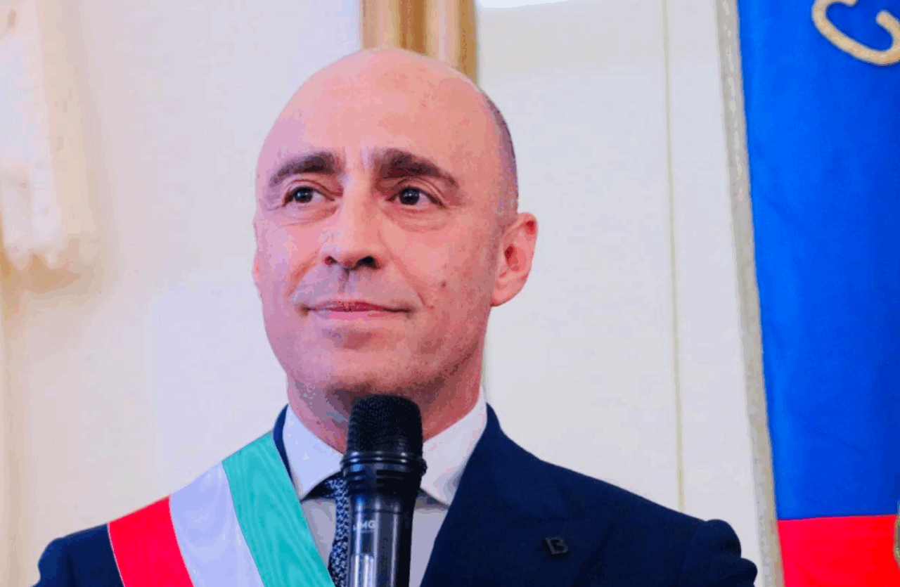 Ilva, il sindaco di Taranto ritira le dimissioni: “Ma non firmo l’accordo”