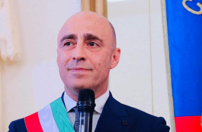 Ilva, il sindaco di Taranto ritira le dimissioni: "Ma non firmo l'accordo"