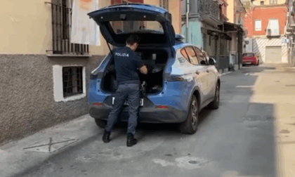 Uccisa a coltellate in strada. Era protetta dal "codice rosso" dopo aver denunciato l'ex