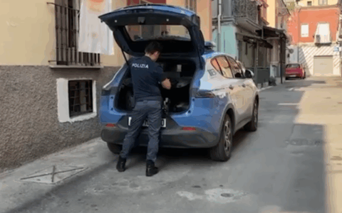 Uccisa a coltellate in strada. Era protetta dal “codice rosso” dopo aver denunciato l’ex
