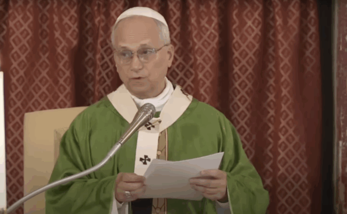Papa Leone XIV celebra la messa per i poveri di Albano: "Serve il fuoco dell’amore, non quello delle armi"