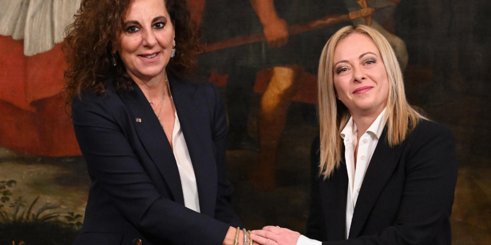 Sottosegretaria rilancia gli elogi di Le Monde a Meloni, gli hater augurano gravi malattie ad entrambe