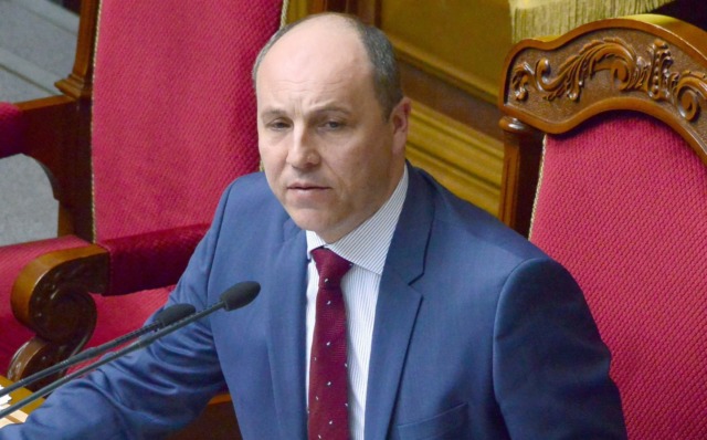 Ex presidente del Parlamento ucraino ucciso da un killer travestito da rider