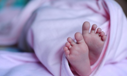 Allattamento in estate, il decalogo per farlo in sicurezza e benessere