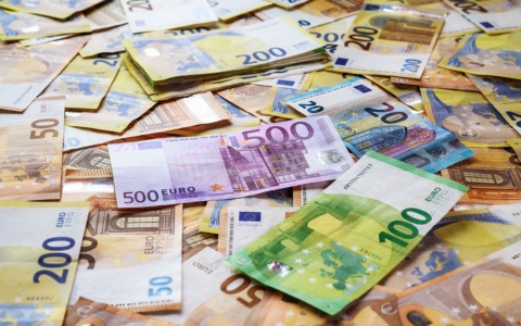 Consumi delle famiglie italiane, crescono tecnologia e tempo libero