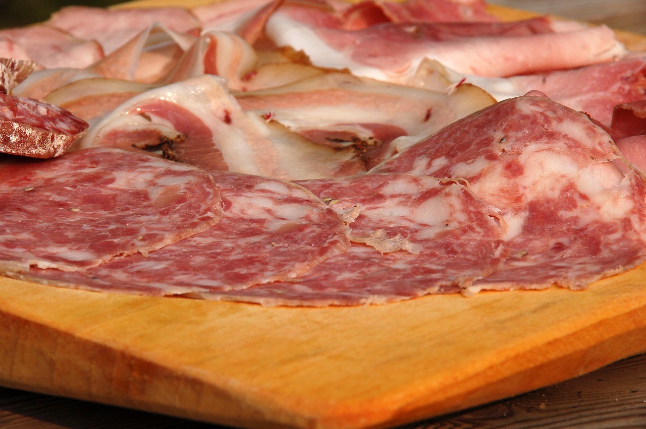 Italiani a tavola, meno qualità e più cibi ultra-processati