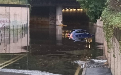 Maltempo, allerta per i fiumi a Milano. In Sicilia trovato morto il 40enne travolto dalla piena