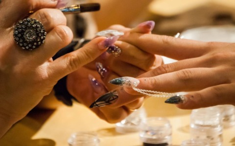 Sostanze tossiche vietate nei cosmetici: i prodotti che non si potranno più usare (e che potreste avere a casa)