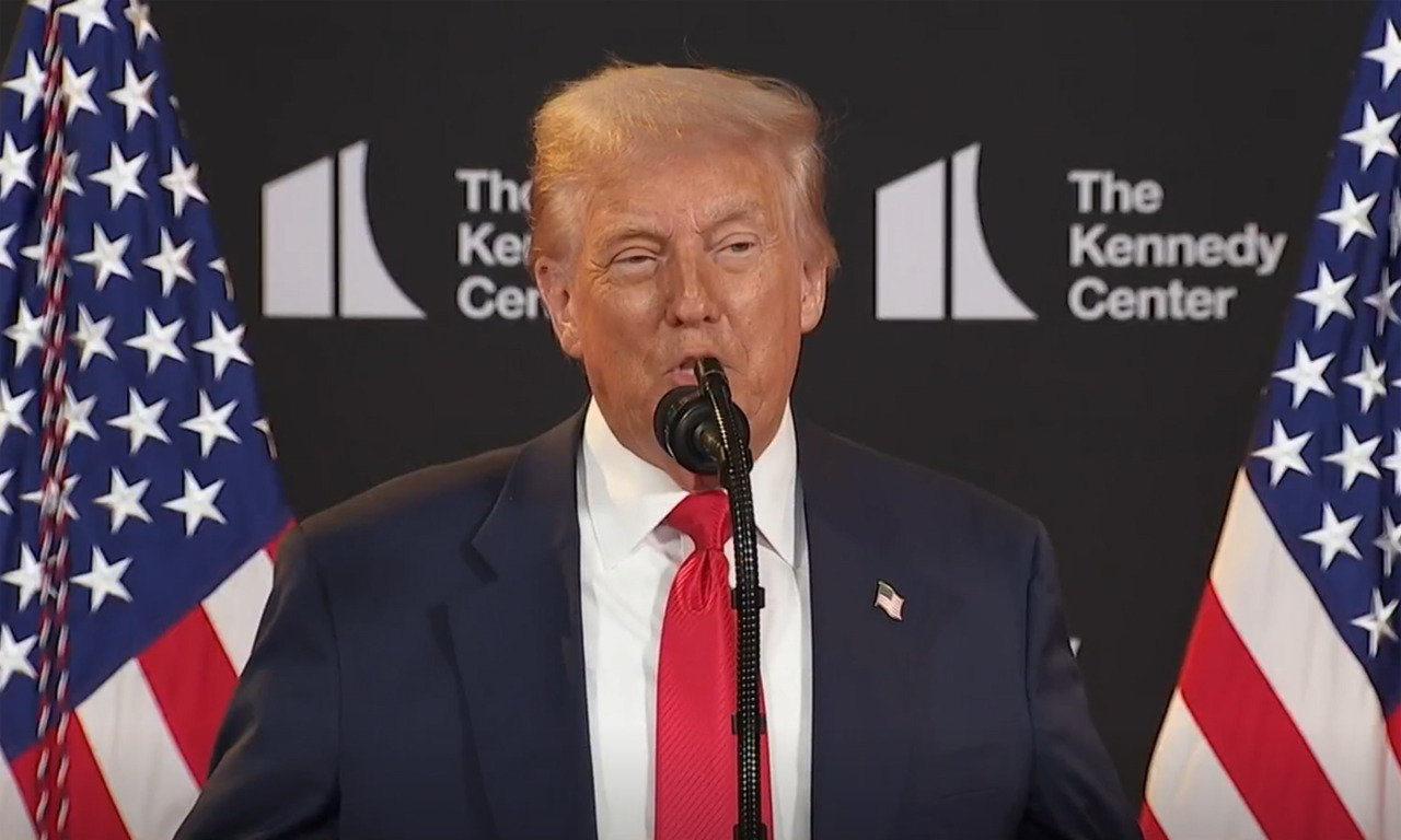 Trump: “Improbabile incontro Putin-Zelensky, forse Mosca e Kiev devono combattere ancora”