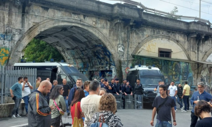 Sgomberato il Leoncavallo, il centro sociale più famoso d'Italia (e si chiude un capitolo di storia milanese)