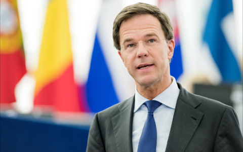 Rutte: “Vediamo un enorme rafforzamento delle forze armate russe e non per le parate militari a Mosca”
