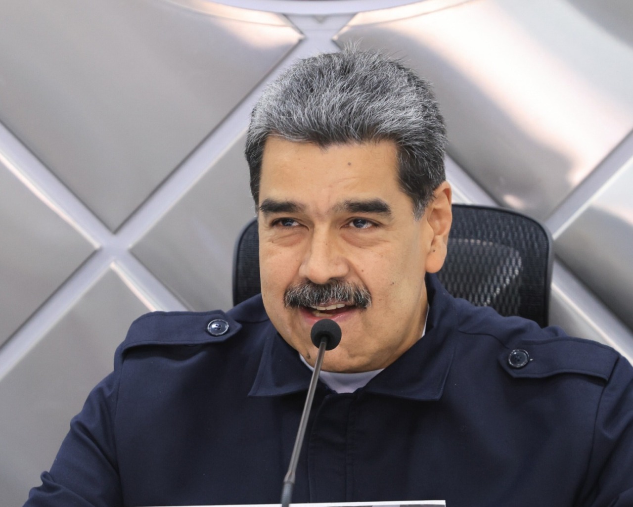 Maduro avverte Trump: “Pronti a lotta armata se Stati Uniti attaccano”