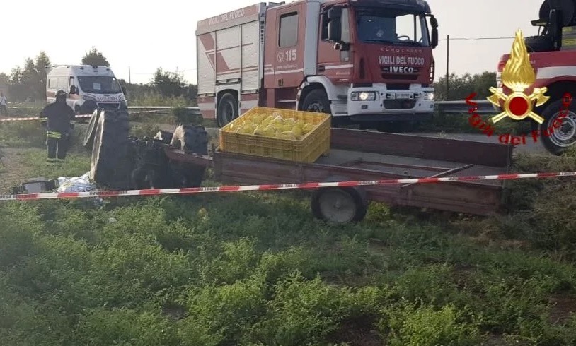 Ancora due incidenti sul lavoro fatali: bracciante agricolo travolto da un trattore, operaio cade dal quinto piano