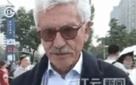 Alla parata di Pechino spunta… Massimo D’Alema