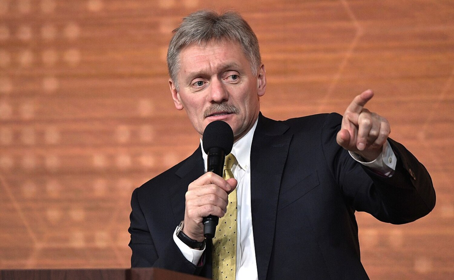 Peskov: "La Nato di fatto già in guerra contro la Russia. Stallo nei negoziati perché Kiev non è flessibile"
