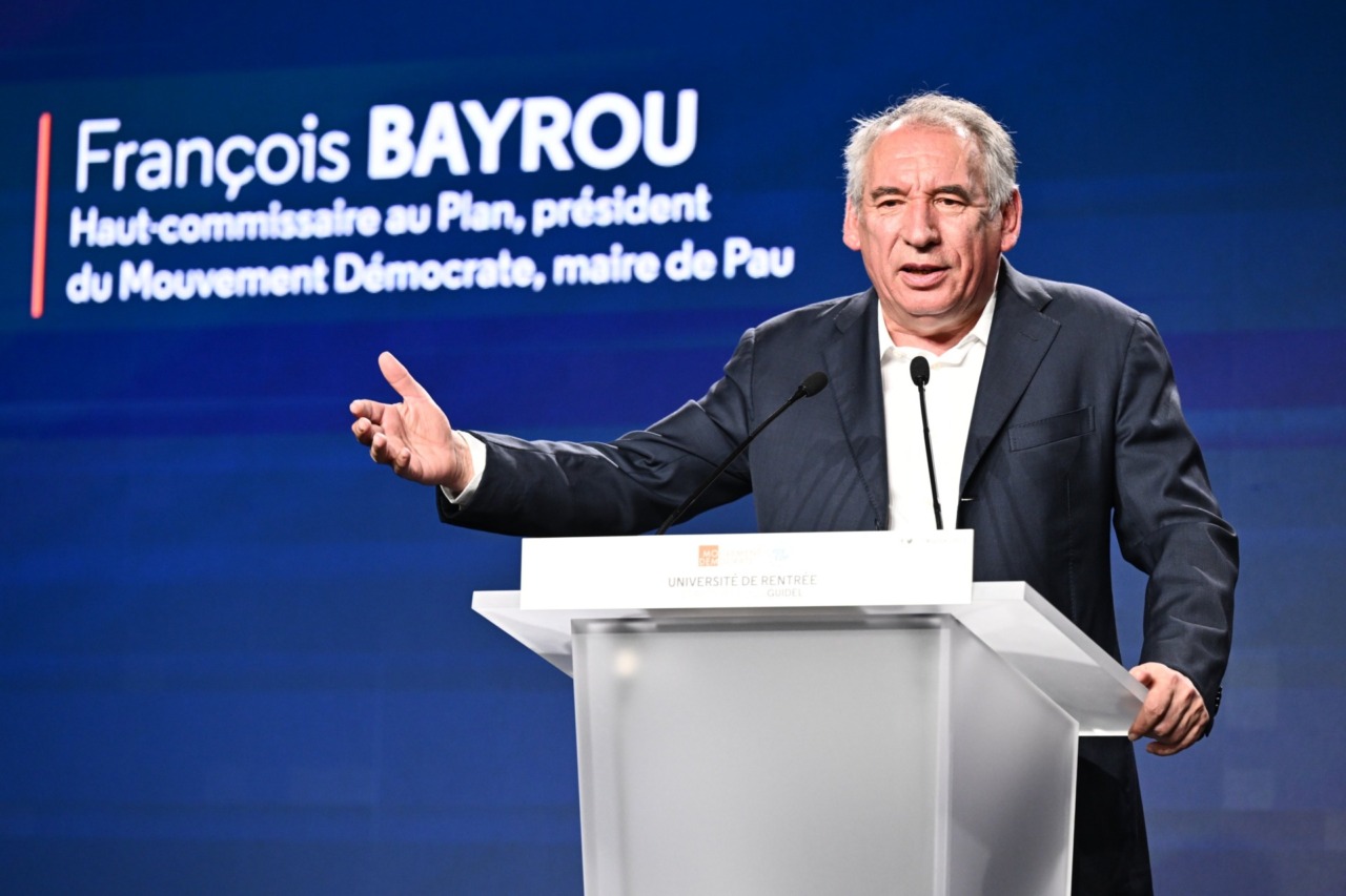 Francia, crolla il governo Bayrou: Macron cerca il successore