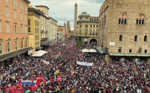 Piazze per Gaza: guerriglia a Milano, tre arresti. Tajani: “Così non si aiutano i palestinesi”